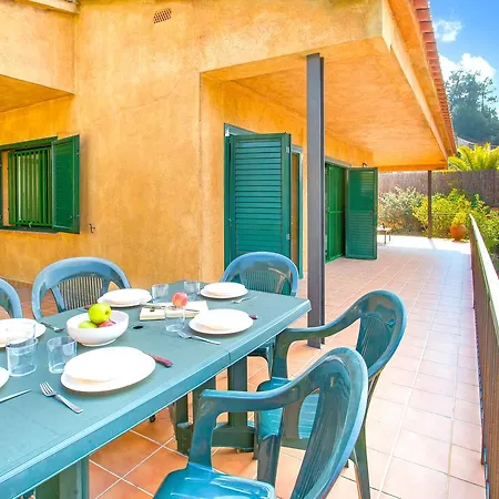 Gloria Villa *